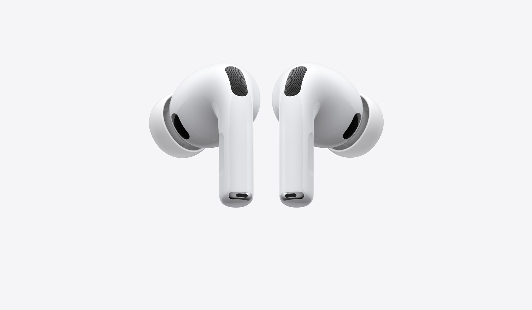Trådløse AirPods Pro 3 til venstre og høyre øre vises. De hvite øretelefonene har silikonplugger.